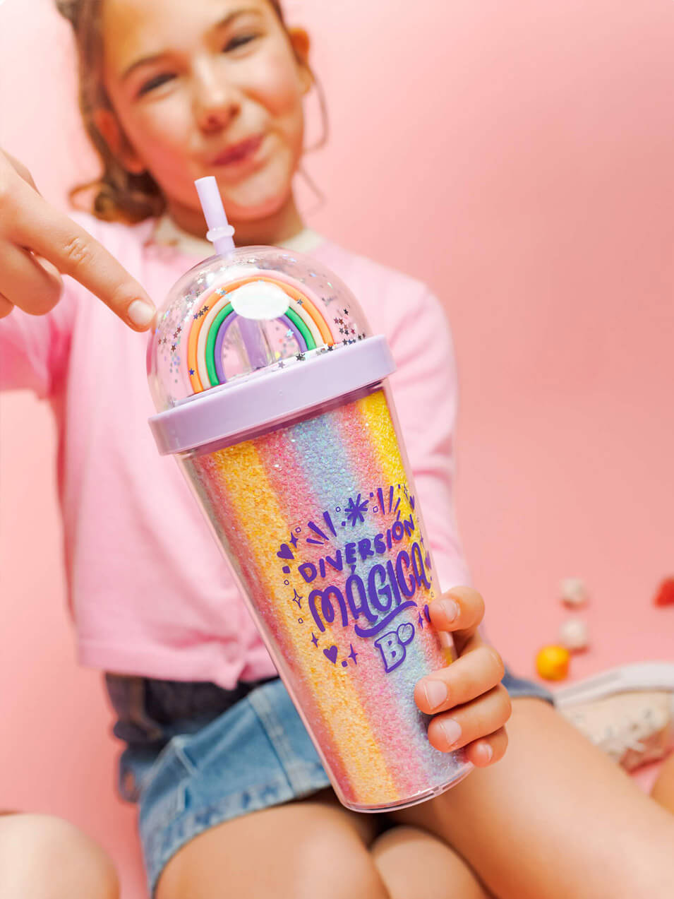 Imagen ninña con bebida de colores y sabores dulces Belros