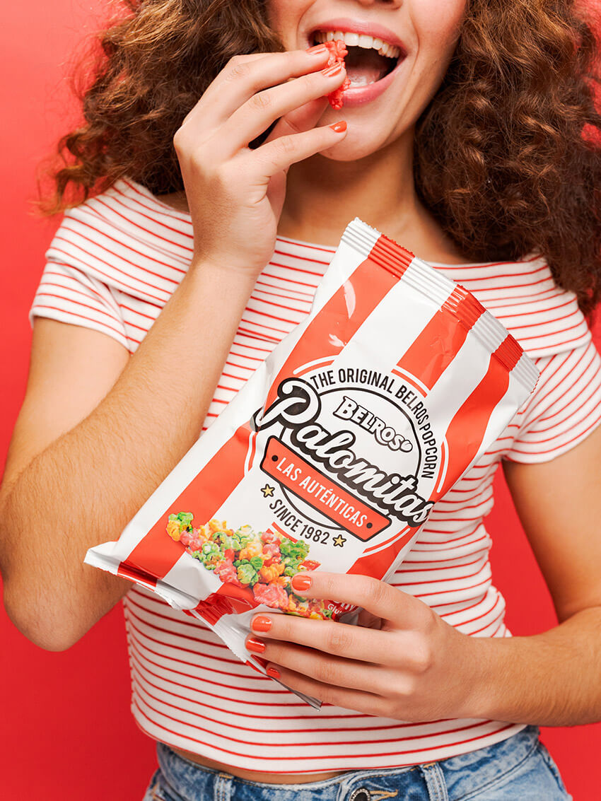 Imagen chica comiendo palomitas - dulces Belros